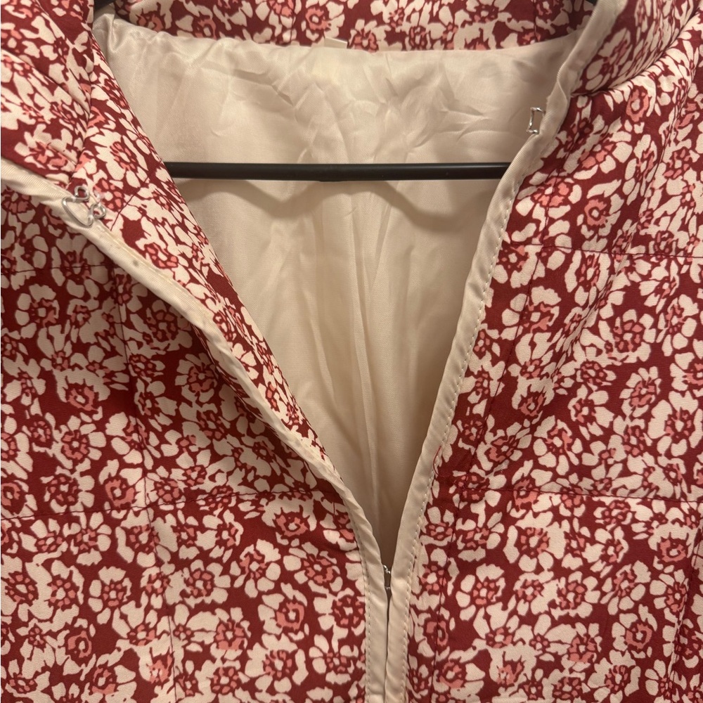Woman’s cropped puffer jacket floral - Picture 3 of 4
